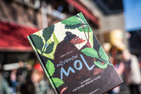 Boek Mevrouw Mol
