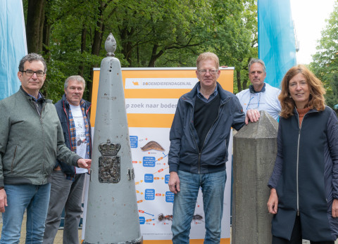 Bodemdieren zoeken op de Vaalserberg, het hoogste punt van Nederland