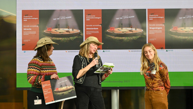 Uitreiking van de eervolle vermelding aan de gemeente Utrecht