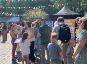 Bezoekers in de rij voor het Bodemdierendoolhof