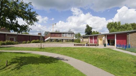 Foto van een schoolplein